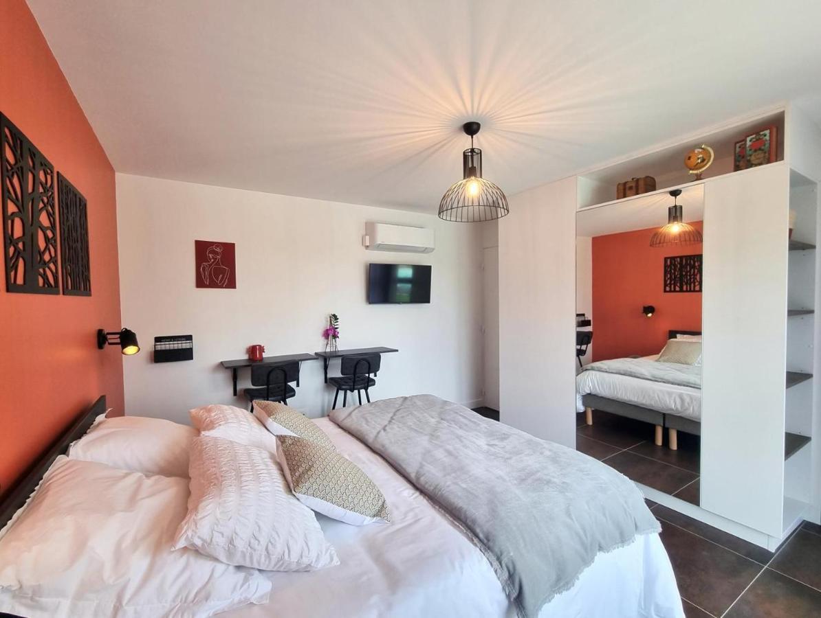 Bed and Breakfast La Cle Des Chaumes Boisset-les-Montrond Экстерьер фото