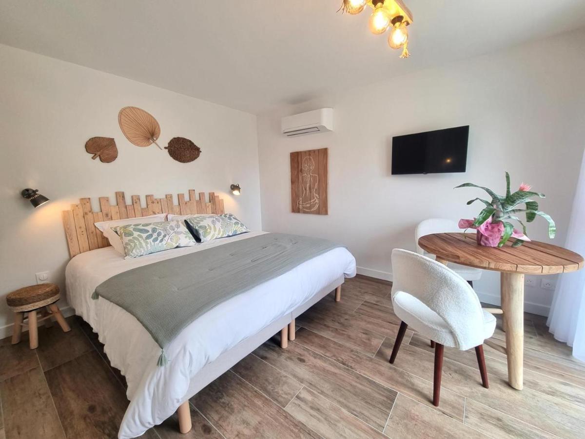 Bed and Breakfast La Cle Des Chaumes Boisset-les-Montrond Экстерьер фото