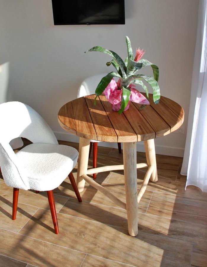 Bed and Breakfast La Cle Des Chaumes Boisset-les-Montrond Экстерьер фото