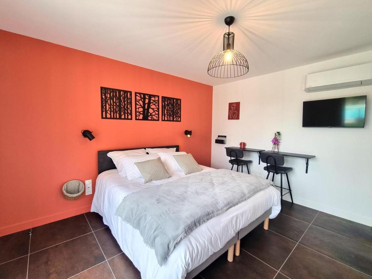 Bed and Breakfast La Cle Des Chaumes Boisset-les-Montrond Экстерьер фото