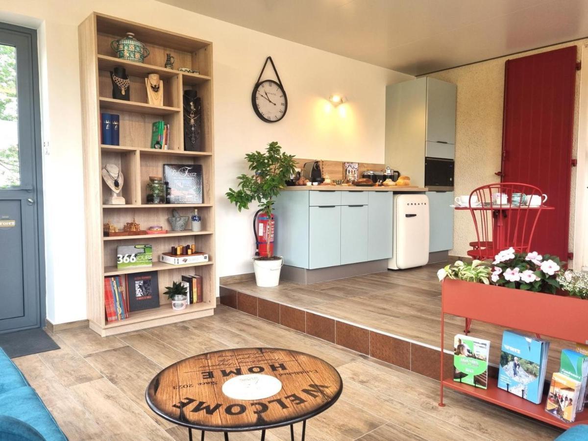 Bed and Breakfast La Cle Des Chaumes Boisset-les-Montrond Экстерьер фото
